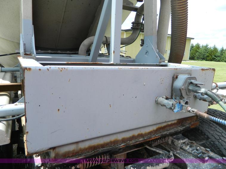 image for item K8150 1981 Fruehauf pneumatic bulk tank trailer