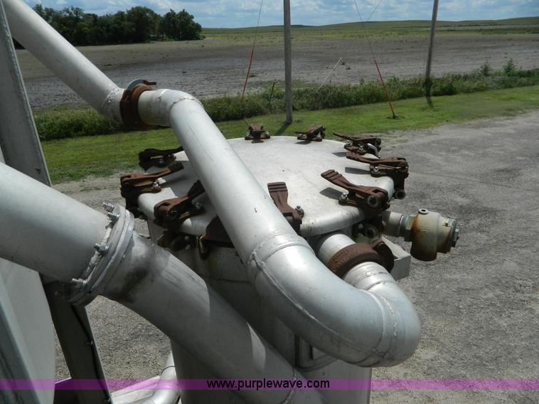 image for item K8150 1981 Fruehauf pneumatic bulk tank trailer