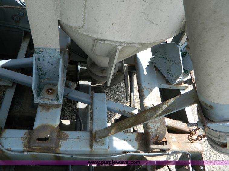 image for item K8150 1981 Fruehauf pneumatic bulk tank trailer