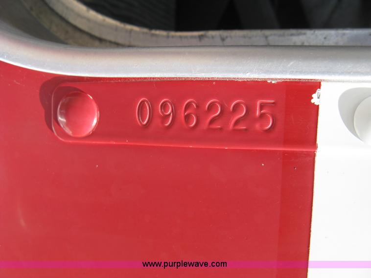 image for item K8720 2005 Kenworth T800 semi truck