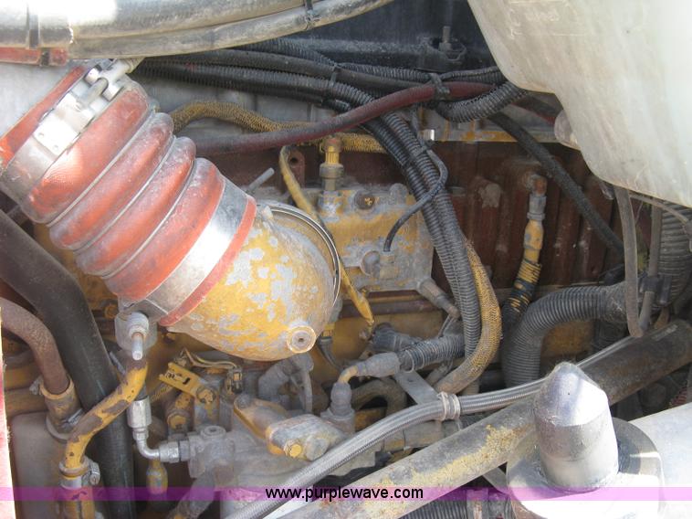 image for item K8720 2005 Kenworth T800 semi truck