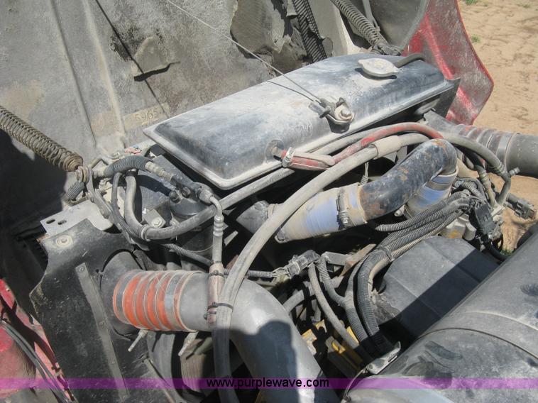 image for item K8720 2005 Kenworth T800 semi truck