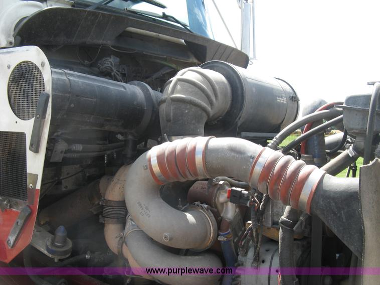 image for item K8720 2005 Kenworth T800 semi truck