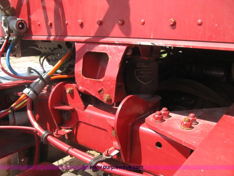 image for item K8720 2005 Kenworth T800 semi truck