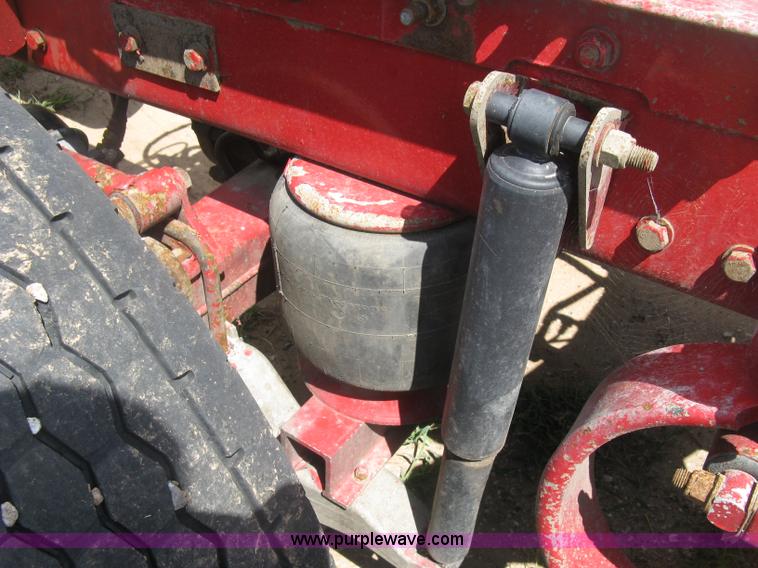 image for item K8720 2005 Kenworth T800 semi truck