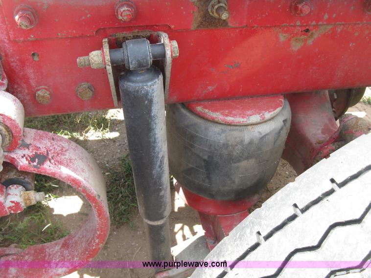 image for item K8720 2005 Kenworth T800 semi truck