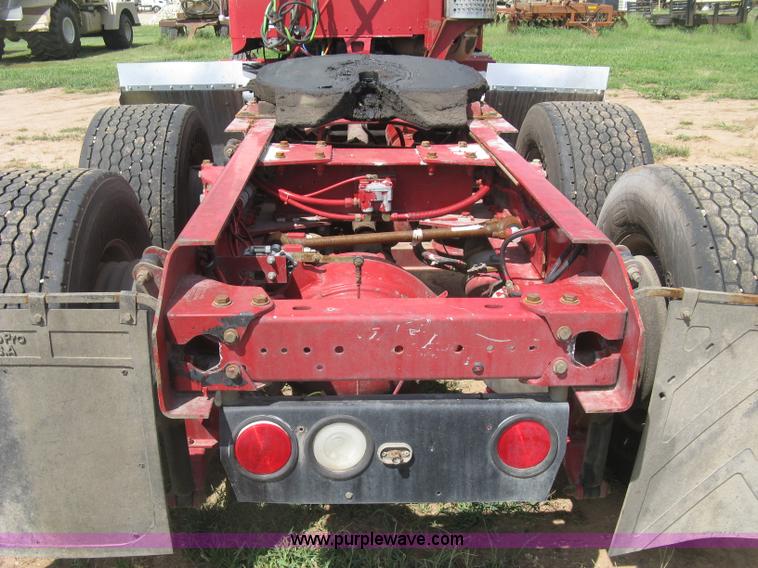 image for item K8720 2005 Kenworth T800 semi truck