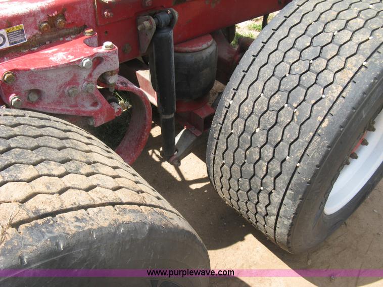 image for item K8720 2005 Kenworth T800 semi truck