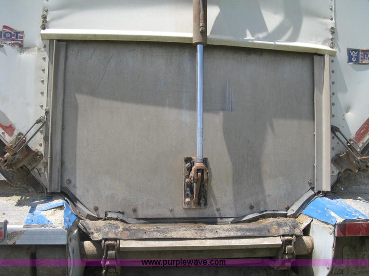 image for item K8721 2003 Wilson DWBT-600 belt trailer