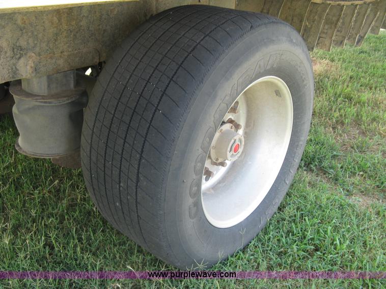 image for item K8721 2003 Wilson DWBT-600 belt trailer