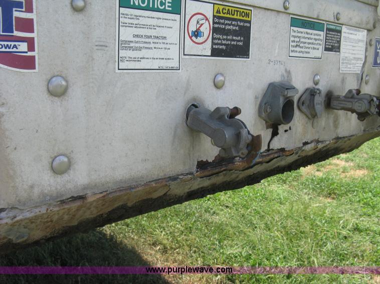 image for item K8721 2003 Wilson DWBT-600 belt trailer