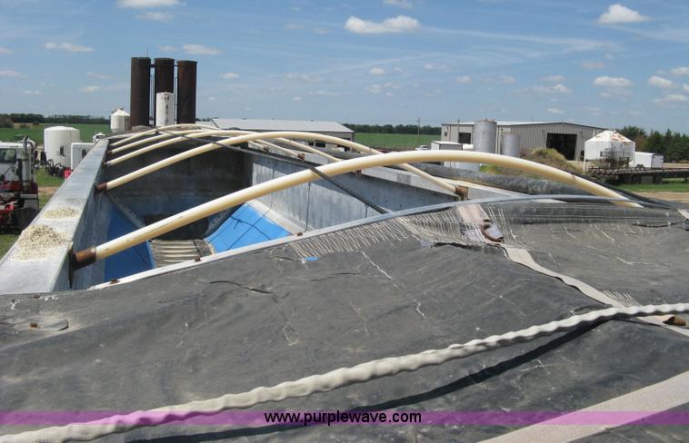 image for item K8721 2003 Wilson DWBT-600 belt trailer