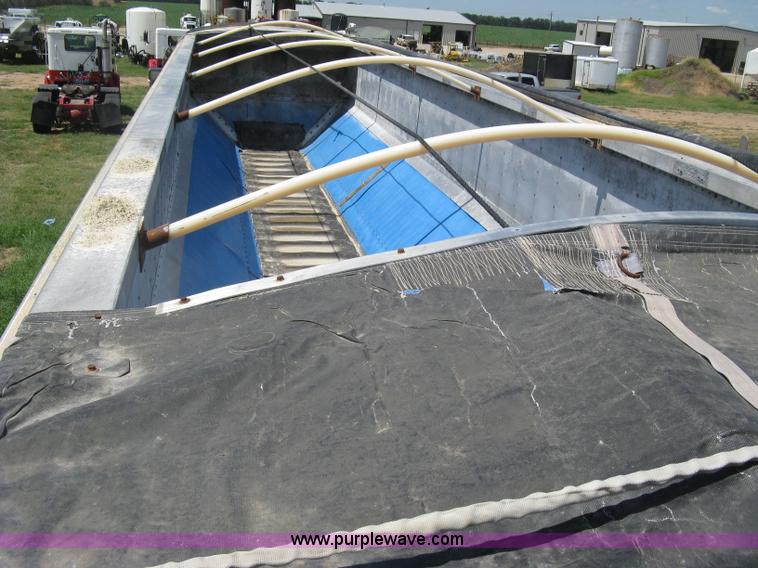 image for item K8721 2003 Wilson DWBT-600 belt trailer