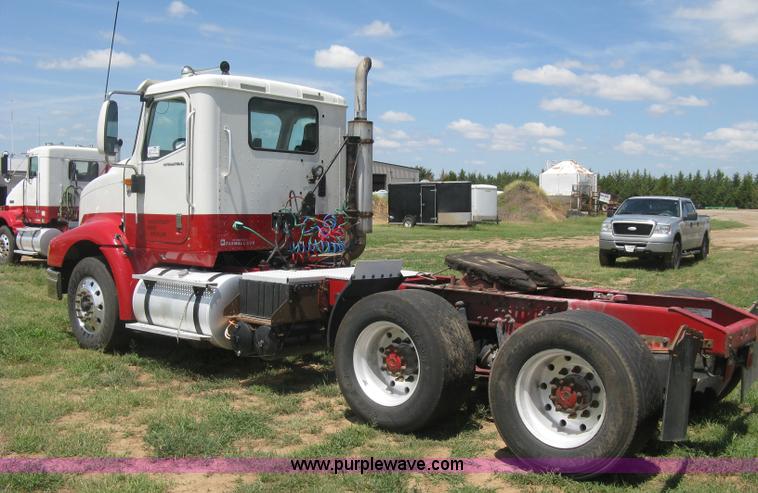 image for item K8722 2008 International 9200i semi truck