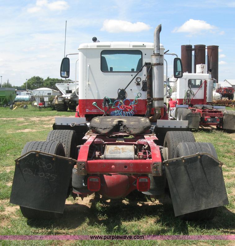 image for item K8722 2008 International 9200i semi truck