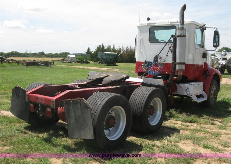 image for item K8722 2008 International 9200i semi truck