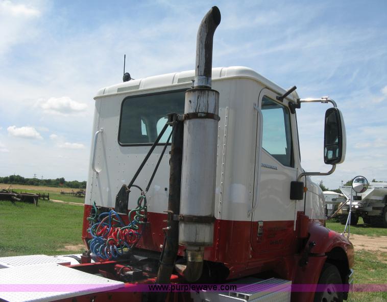 image for item K8722 2008 International 9200i semi truck