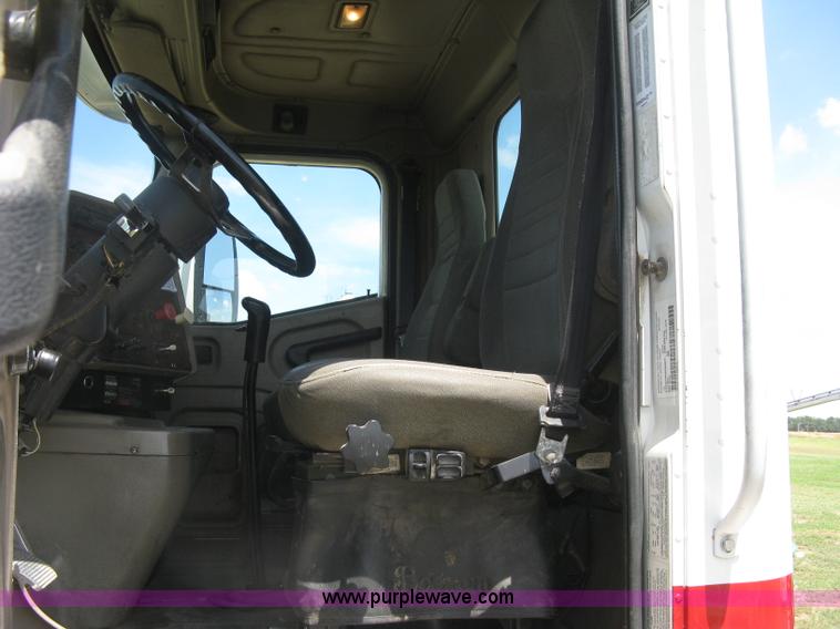 image for item K8722 2008 International 9200i semi truck