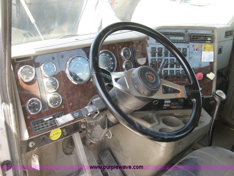 image for item K8722 2008 International 9200i semi truck