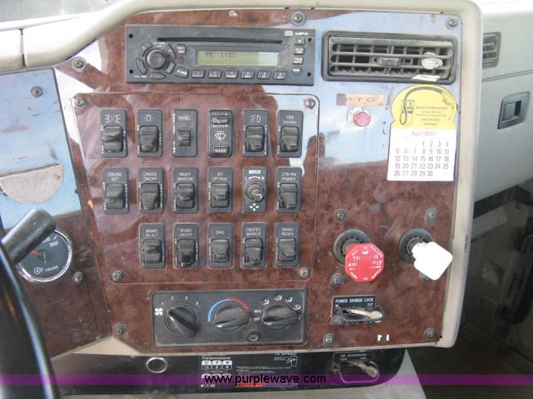 image for item K8722 2008 International 9200i semi truck