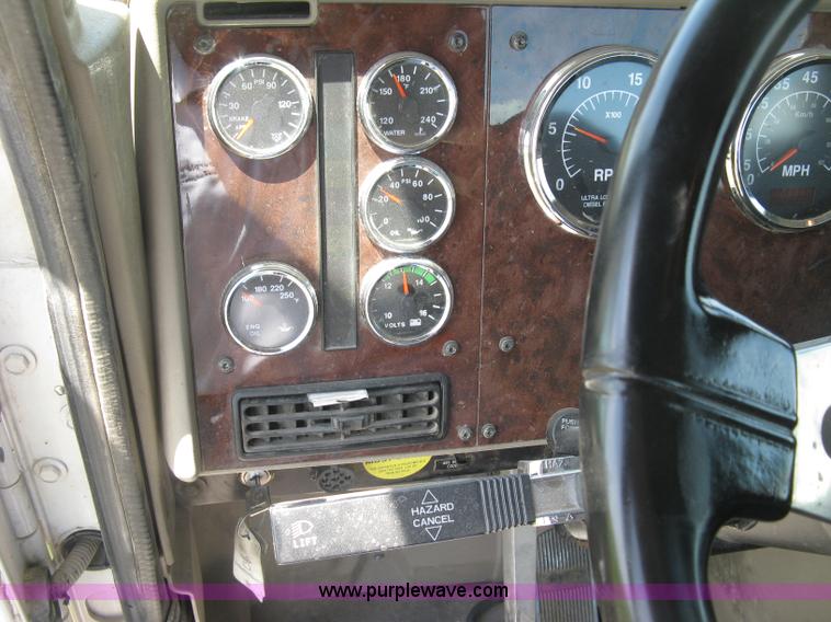 image for item K8722 2008 International 9200i semi truck