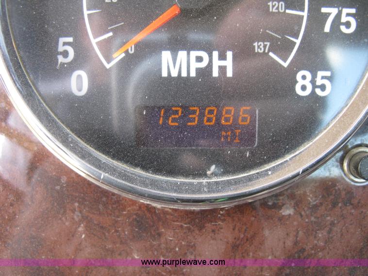 image for item K8722 2008 International 9200i semi truck