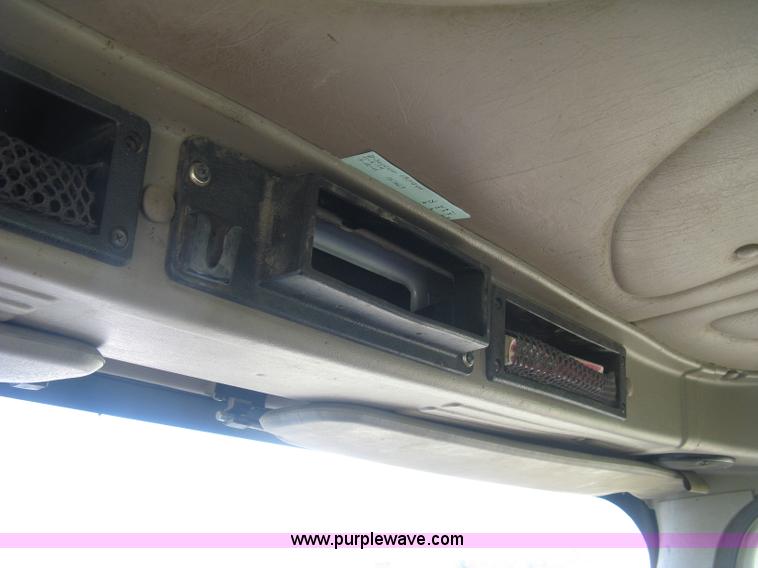 image for item K8722 2008 International 9200i semi truck