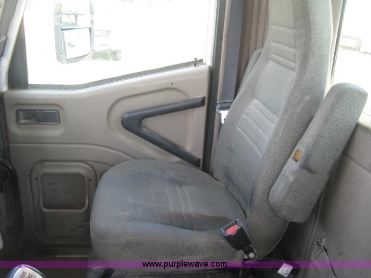 image for item K8722 2008 International 9200i semi truck