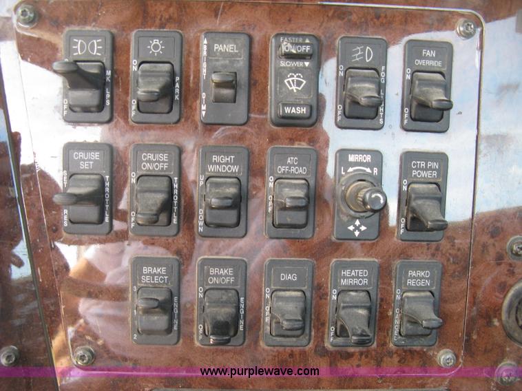 image for item K8722 2008 International 9200i semi truck