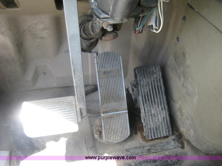 image for item K8722 2008 International 9200i semi truck