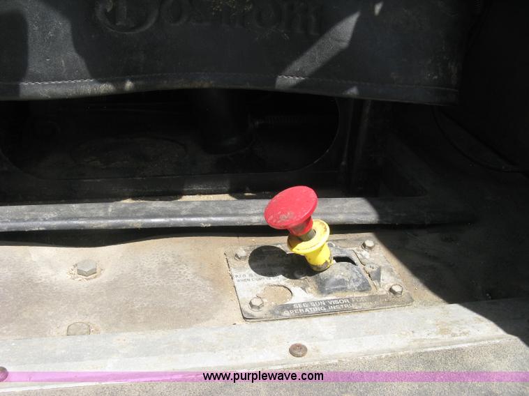 image for item K8722 2008 International 9200i semi truck