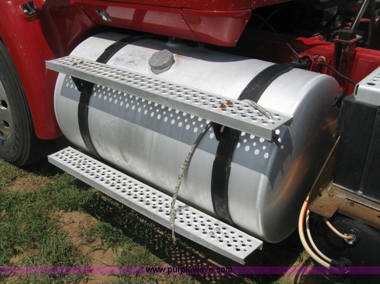 image for item K8722 2008 International 9200i semi truck