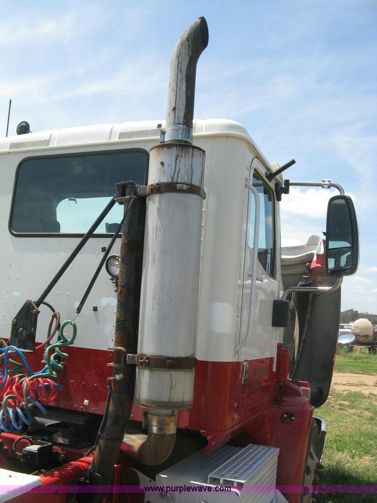 image for item K8722 2008 International 9200i semi truck