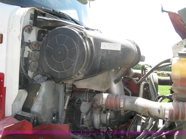 image for item K8722 2008 International 9200i semi truck