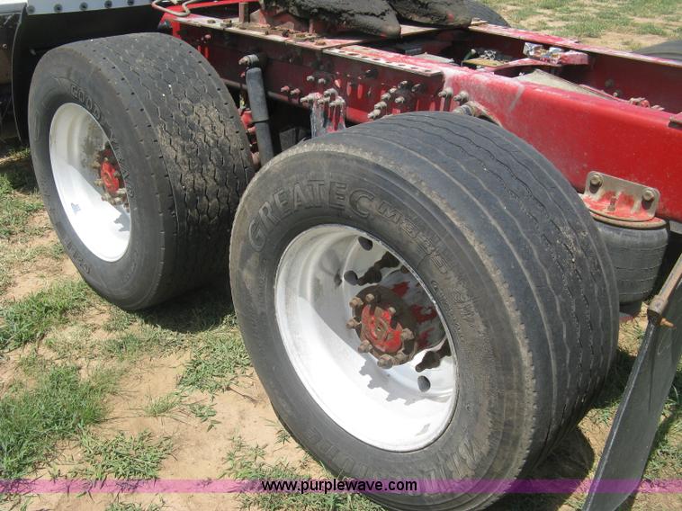 image for item K8722 2008 International 9200i semi truck