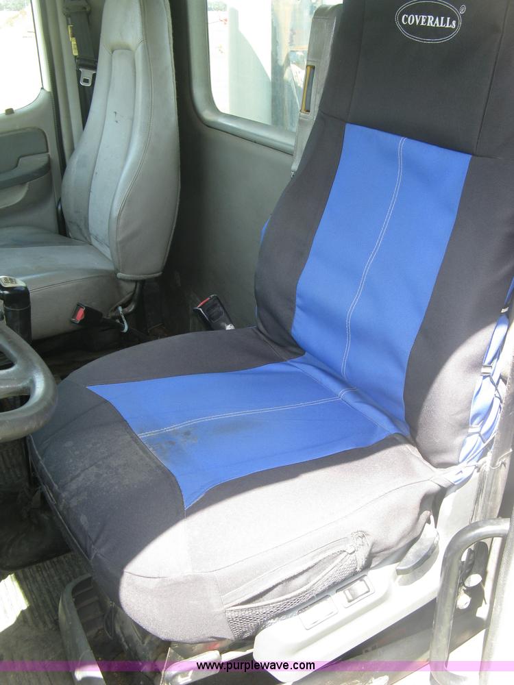 image for item K8728 2005 Freightliner Columbia semi truck