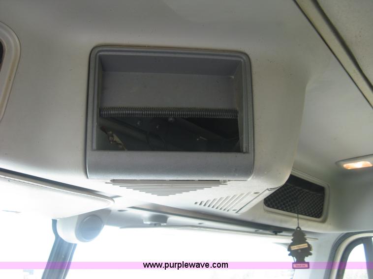 image for item K8728 2005 Freightliner Columbia semi truck