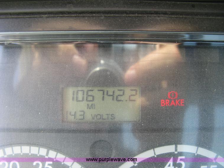 image for item K8728 2005 Freightliner Columbia semi truck