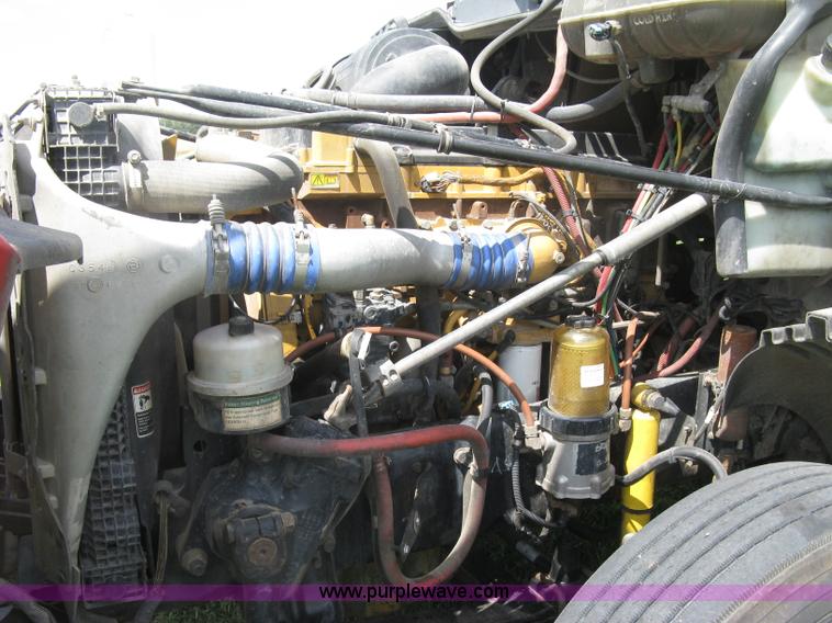 image for item K8728 2005 Freightliner Columbia semi truck