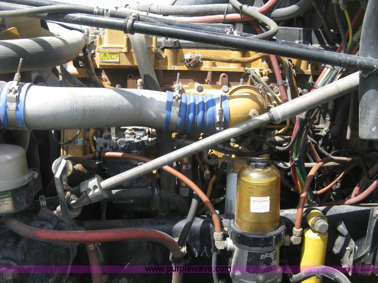 image for item K8728 2005 Freightliner Columbia semi truck