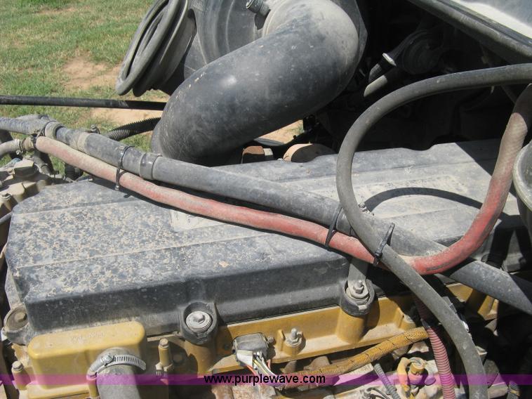 image for item K8728 2005 Freightliner Columbia semi truck