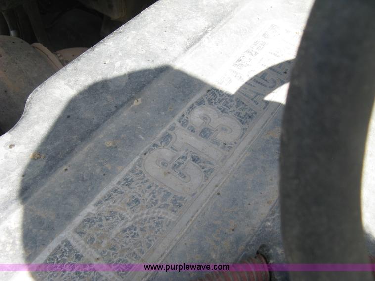 image for item K8728 2005 Freightliner Columbia semi truck