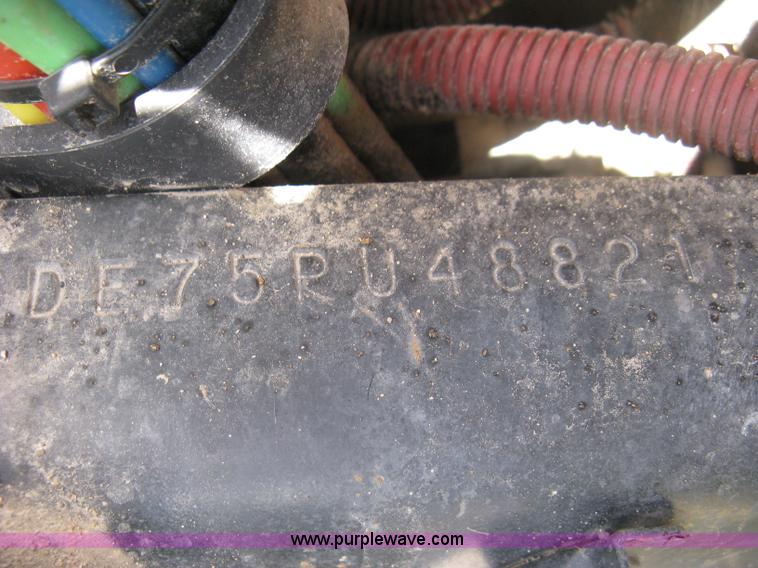 image for item K8728 2005 Freightliner Columbia semi truck