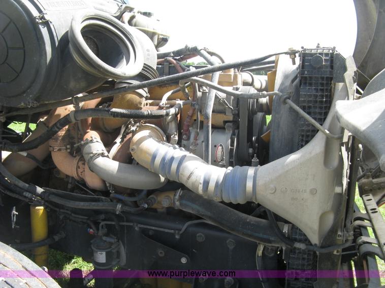 image for item K8728 2005 Freightliner Columbia semi truck