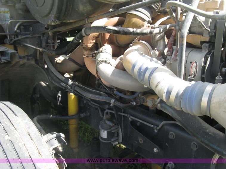 image for item K8728 2005 Freightliner Columbia semi truck