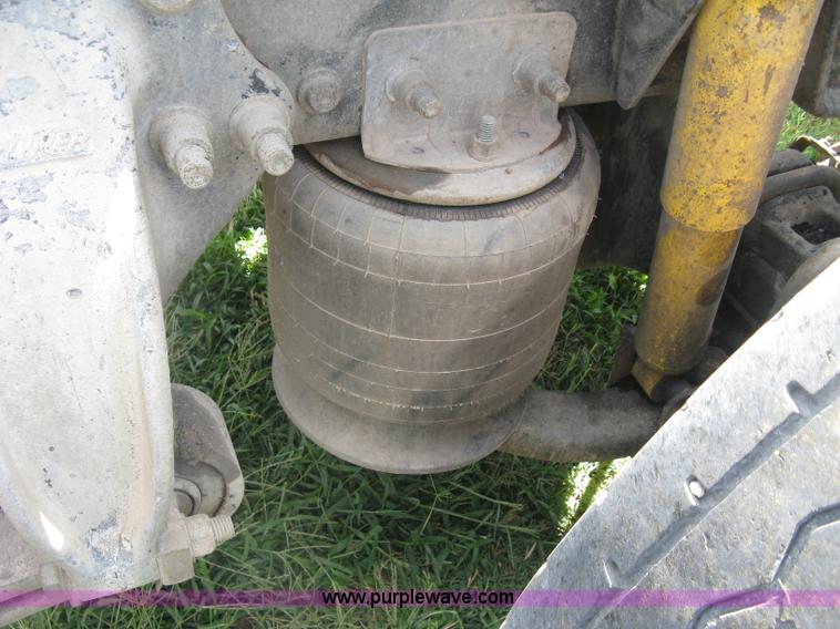 image for item K8728 2005 Freightliner Columbia semi truck