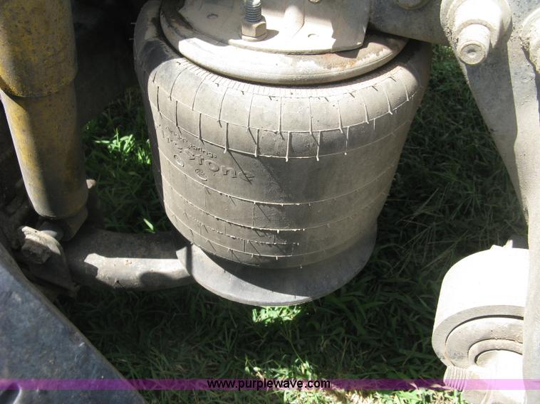 image for item K8728 2005 Freightliner Columbia semi truck