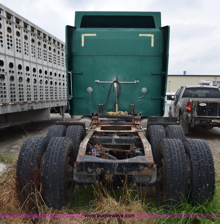 image for item L3476 1998 Peterbilt 379 semi truck