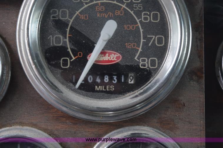 image for item L3476 1998 Peterbilt 379 semi truck