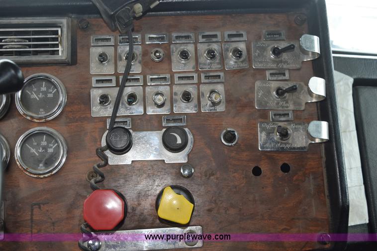 image for item L3476 1998 Peterbilt 379 semi truck